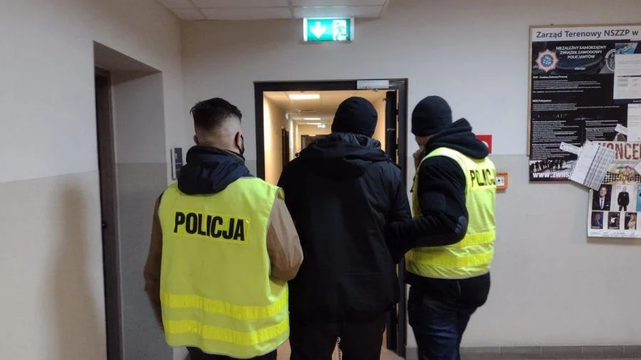 Poszukiwany listem gończym rudzianin, ukrył się... pomiędzy workami z węglem