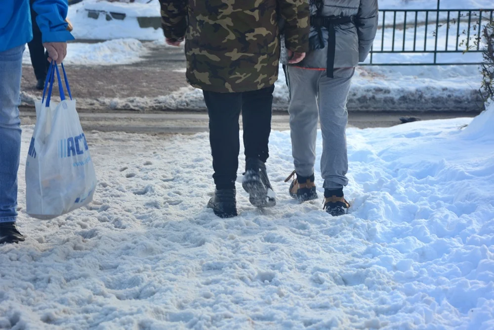 Nieodśnieżone chodniki w Rudzie Śląskiej? Mieszkańcy obwiniają miasto