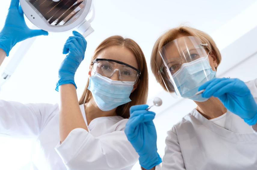 Implanty zębów - rewolucja w uśmiechu