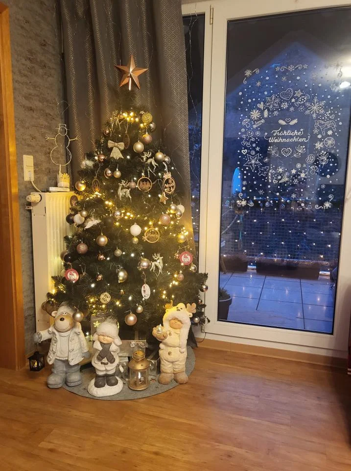 Tradycyjnie już jak co roku na Facebooku RudaSlaska.com.pl poprosiliśmy naszych czytelników, aby wysłali nam zdjęcia swoich choinek bożonarodzeniowych. Odzew był bardzo pozytywny. 26