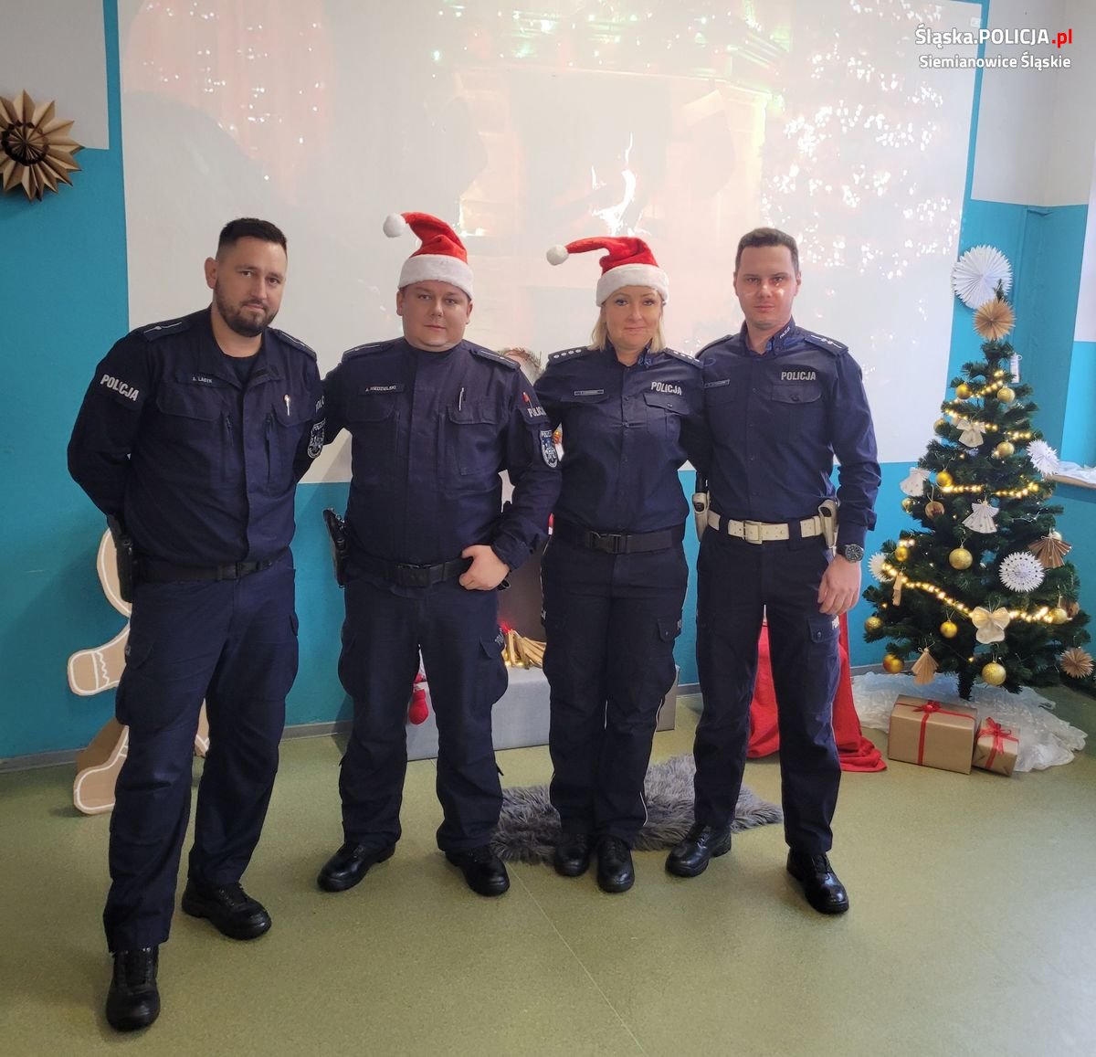 Zgrany team Mikołaja: Policjanci, Emeryci i Sznupek. Świąteczna radość niesiona dzieciom