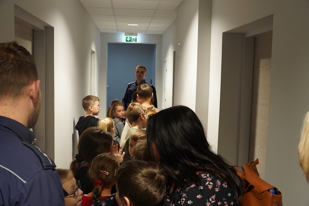 Uczniowie z Orzesza poznają tajemnice policji i biblioteki