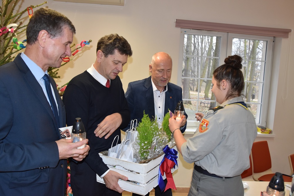 Betlejemskie Światło Pokoju dotarło do powiatu mikołowskiego