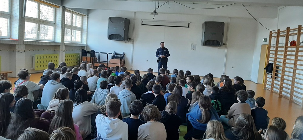 Rybniccy policjanci rozmawiali z młodzieżą o mowie nienawiści