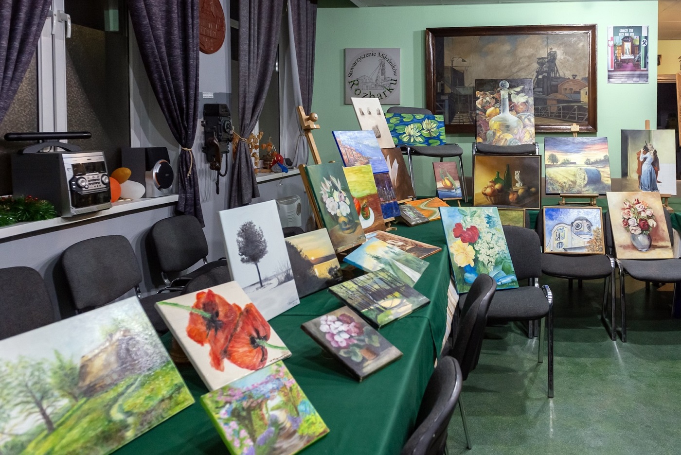 Wernisaż wystawy "Życie z pasją" grupy malarskiej przy Stowarzyszeniu Miłośników Rozbarku