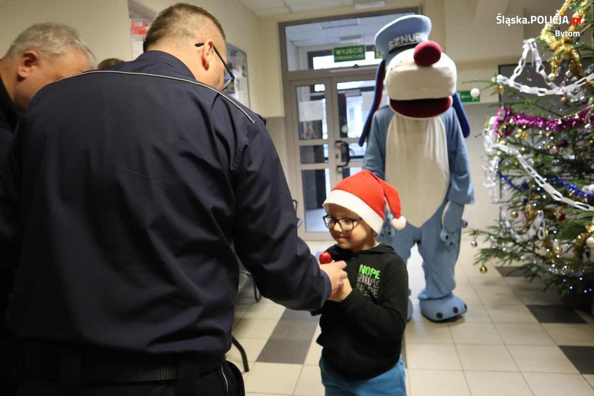 Choinka w bytomskiej komendzie 9