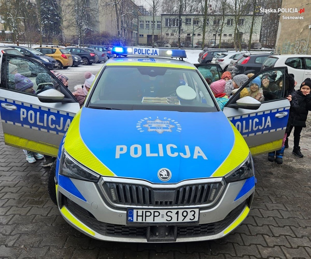 Policjanci z Sosnowca z wizytą w szkole podstawowej oraz przedszkolu!