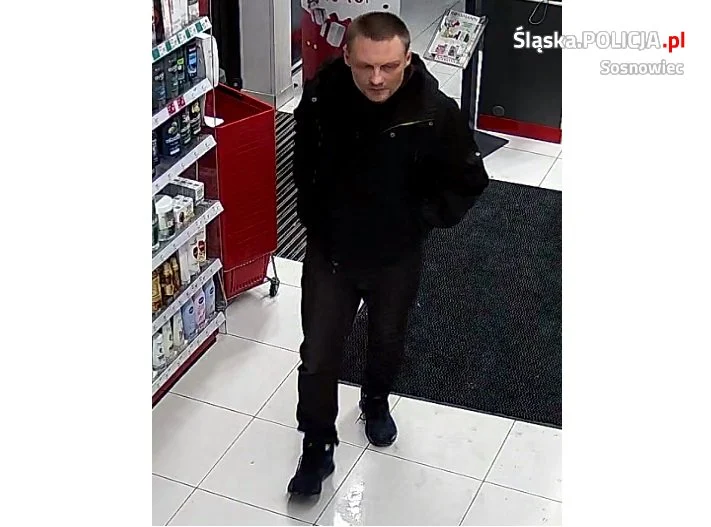 Kradzież perfum i kosmetyków w Sosnowcu. Poznajesz tego mężczyznę?