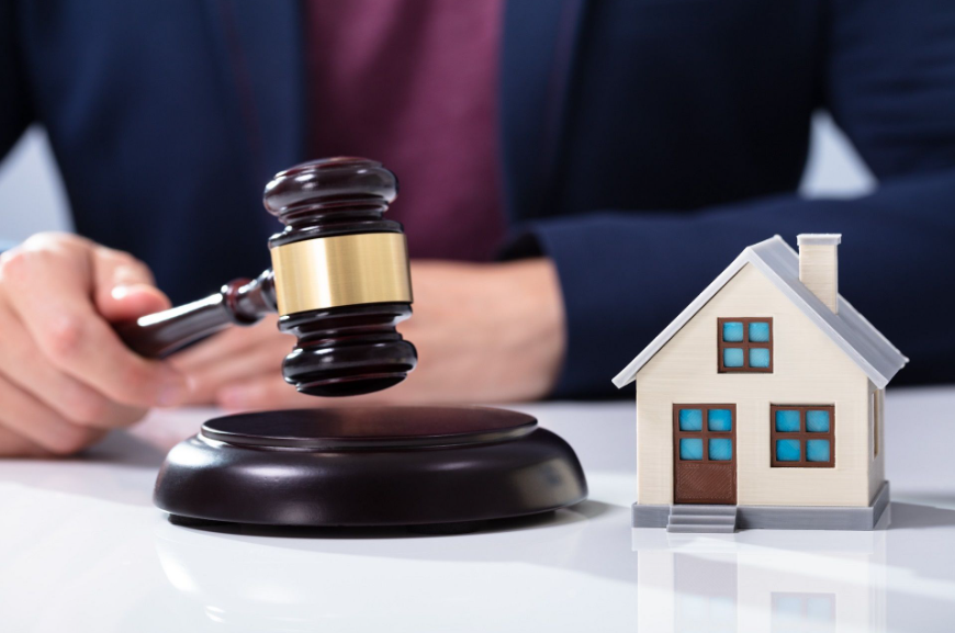 W jakich sytuacjach komornik może dokonać zajęcia mieszkania?