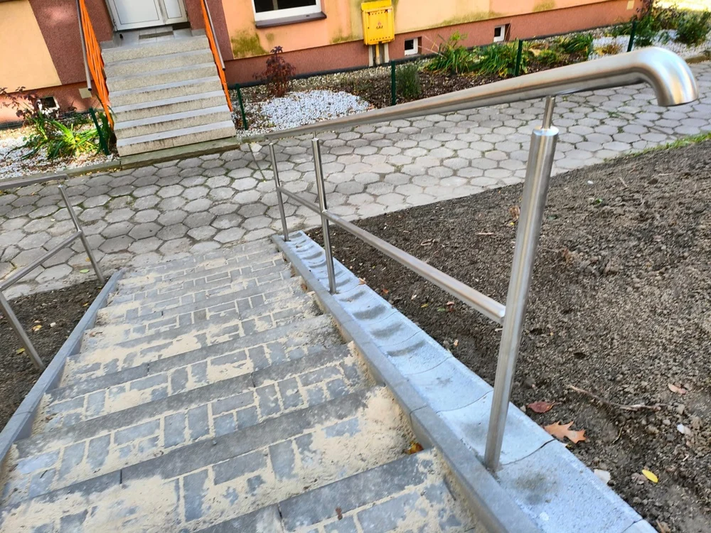 Modernizacja chodników i schodów przy ul. Mikusińskiego w Katowicach. Zobacz efekty!