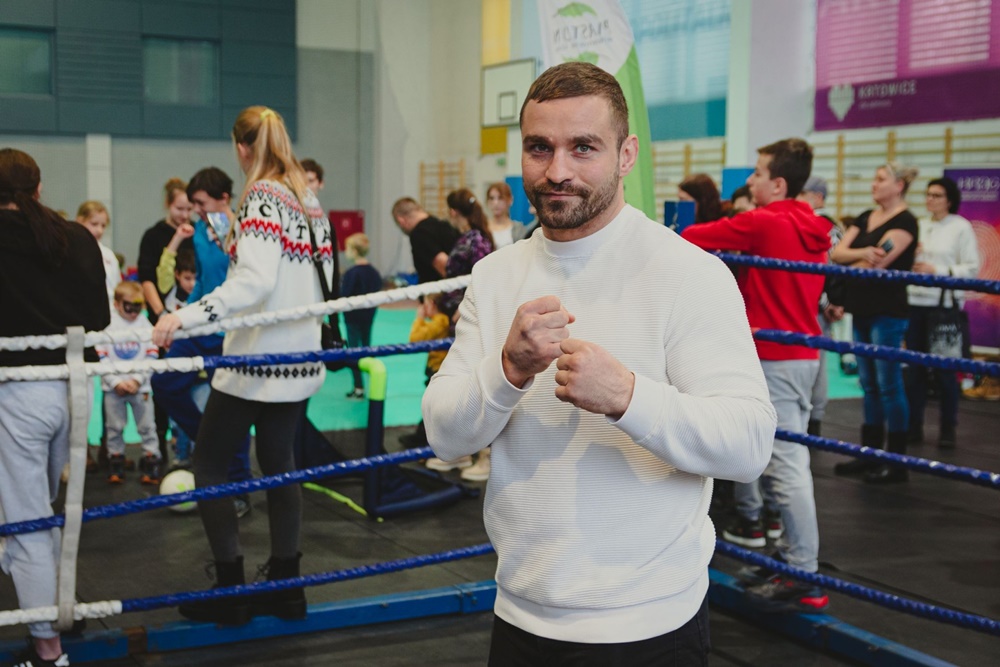 Sportowe Mikołajki z Zadymą 2023. Dzieci z domów dziecka w Katowicach świętują