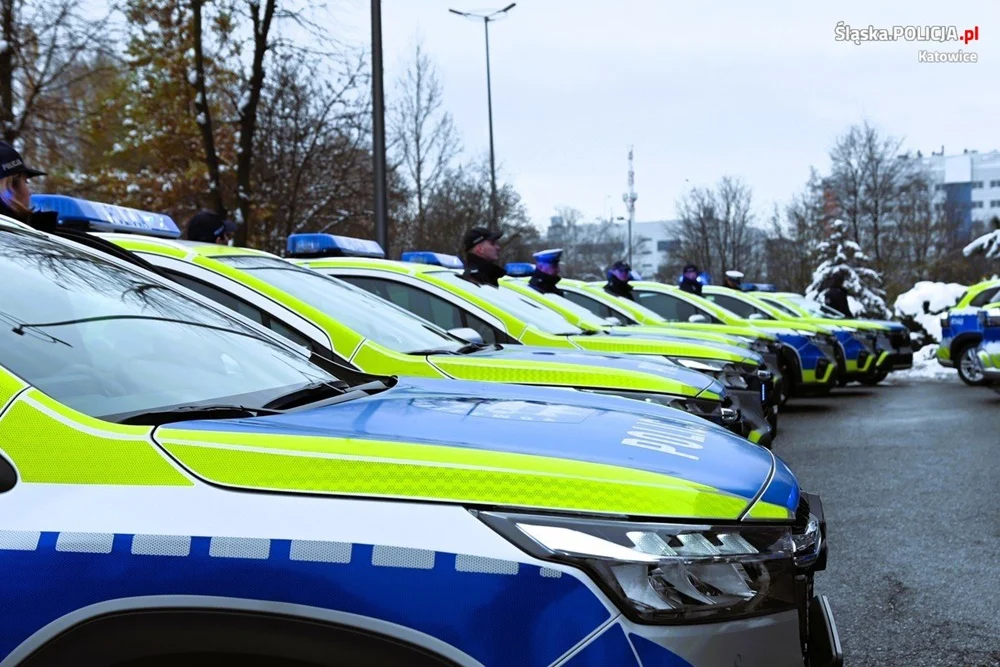 Katowiccy policjanci odebrali nowe radiowozy