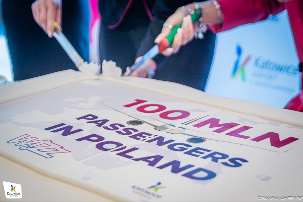 Stumilionowy pasażer linii Wizz Air w Polsce na locie z Katowic