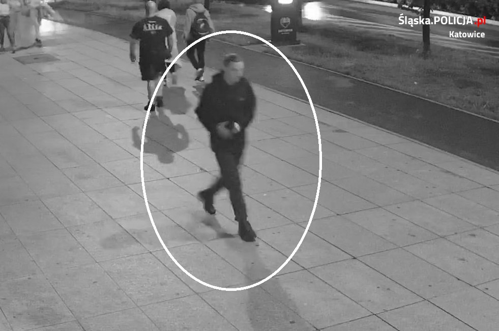 Pobicie dwóch mężczyzn w Katowicach do wyjaśnienia. Poznajesz osoby z monitoringu?