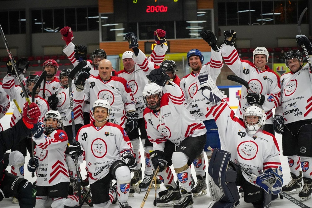 Charytatywny mecz hokeja w Katowicach. Spotkanie przedsiębiorców i artystów na lodowisku