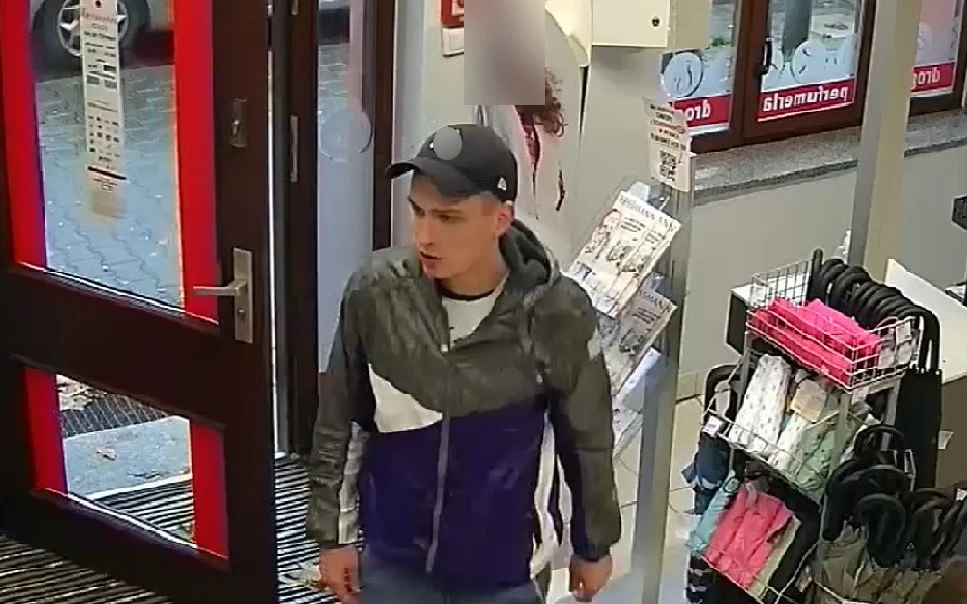 Kradzież w katowickiej drogerii. Poznajesz tego mężczyznę?