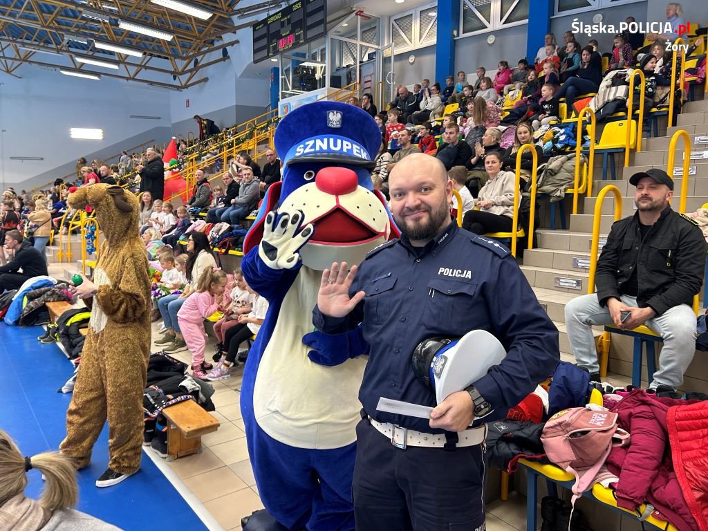 Na 28. Mikołajkowym Turnieju Przedszkolaków nie mogło zabraknąć żorskich stróżów prawa