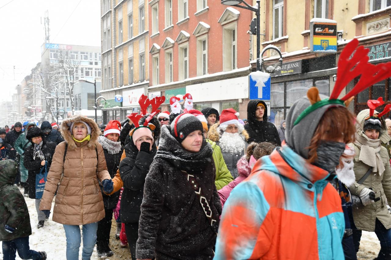 Ulicami Chorzowa przeszła Śląska Parada Mikołajów! / fot. Jacek D. Knapik 46