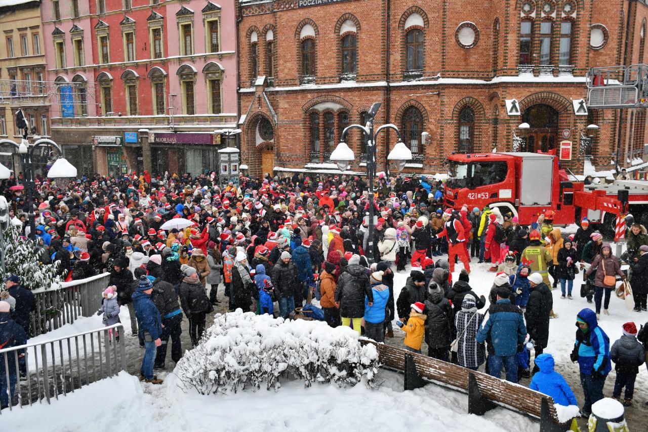 Ulicami Chorzowa przeszła Śląska Parada Mikołajów! / fot. Jacek D. Knapik 59