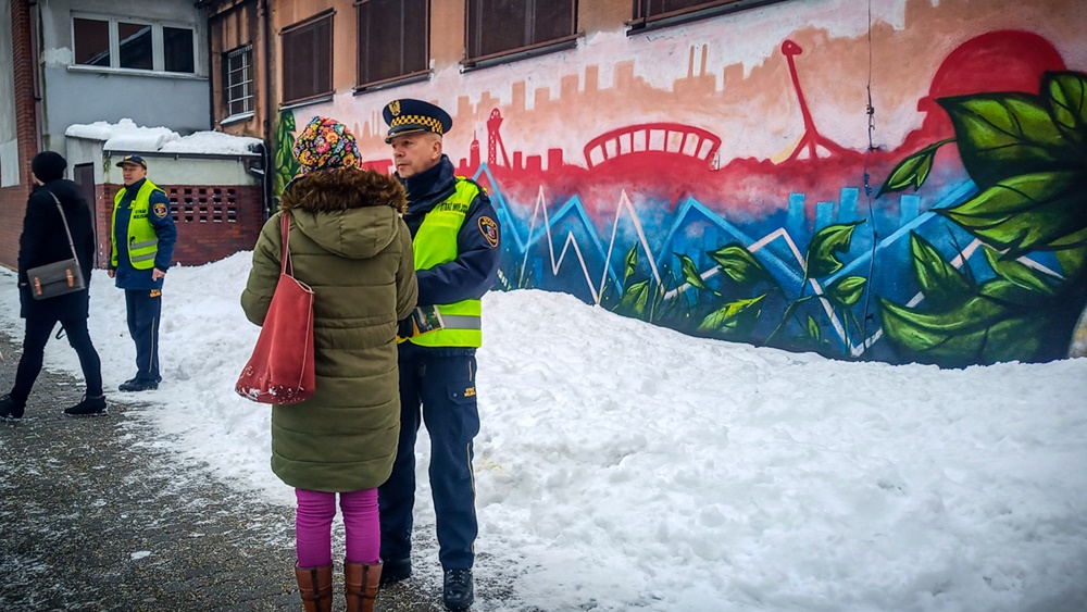 Akcja "Bezpieczne przejście i skrzyżowanie" w Chorzowie. Kontrole strażników i policjantów