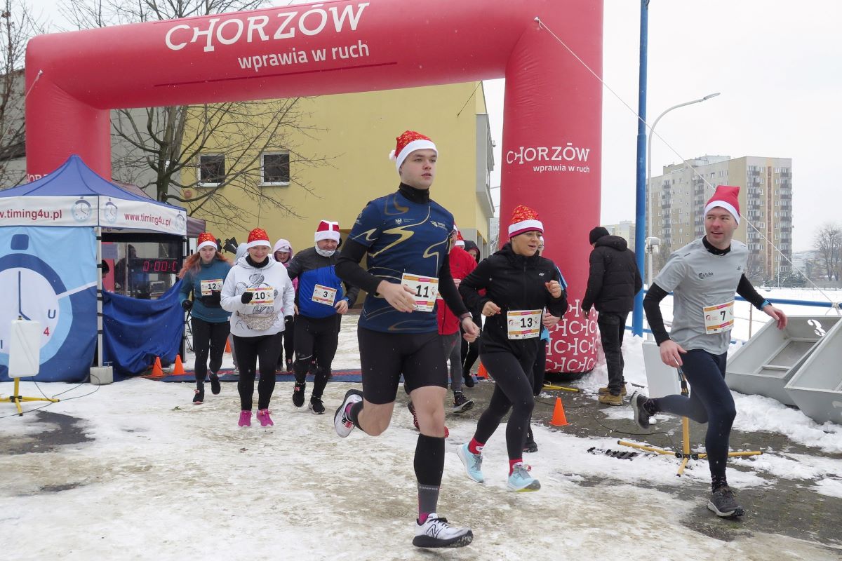 Chorzowianie pobiegli w szczytnym celu! Zobaczcie zdjęcia z I Mikołajkowej Mili