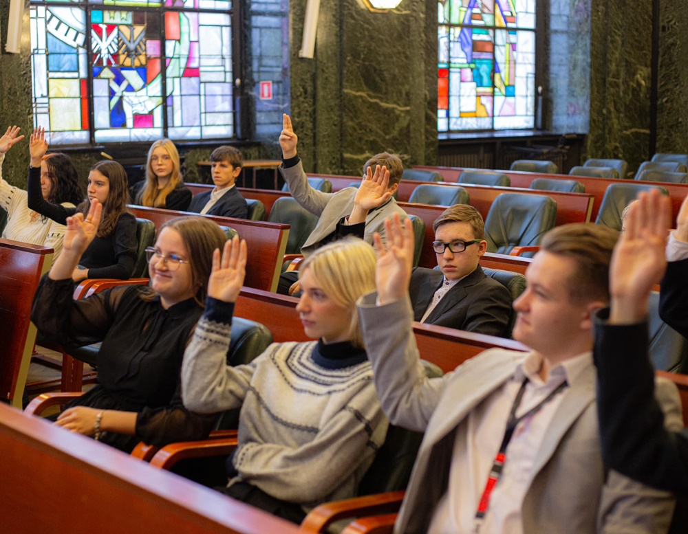 IV sesja Młodzieżowa Rada Miasta Chorzów za nami. Podpisano symboliczną umowę