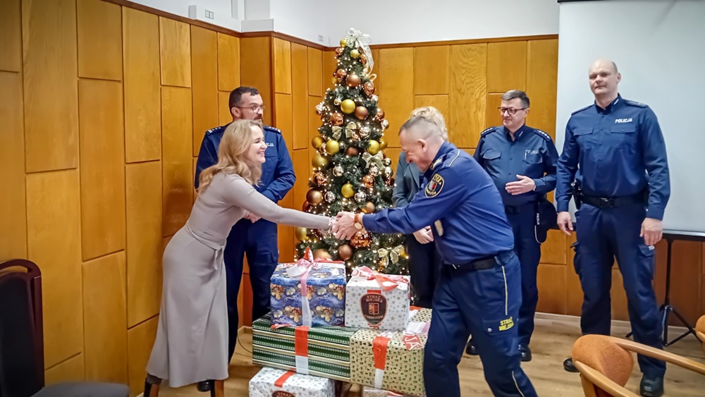 Świąteczne paczki dla dzieci z Ośrodka Wsparcia Rodziny w Chorzowie