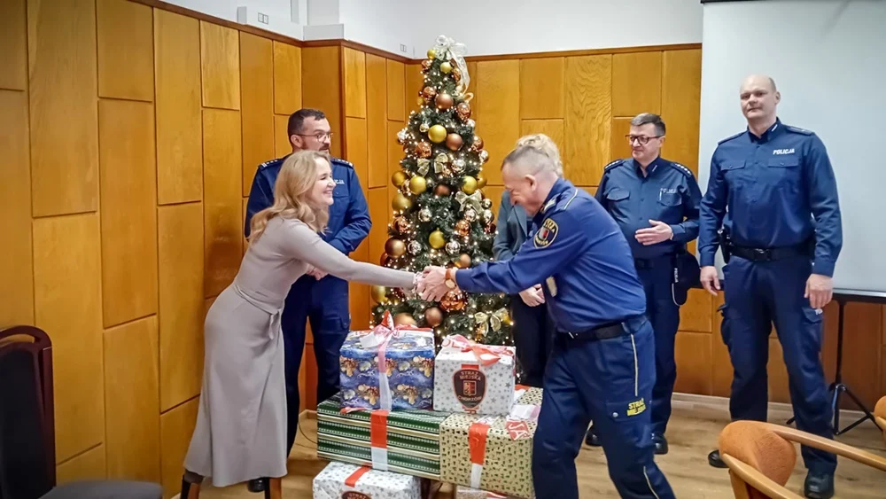 Świąteczne paczki dla dzieci z Ośrodka Wsparcia Rodziny w Chorzowie