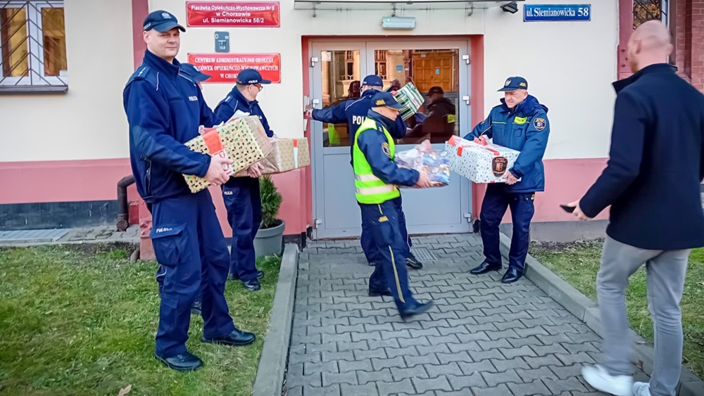 Świąteczne paczki dla dzieci z Ośrodka Wsparcia Rodziny w Chorzowie
