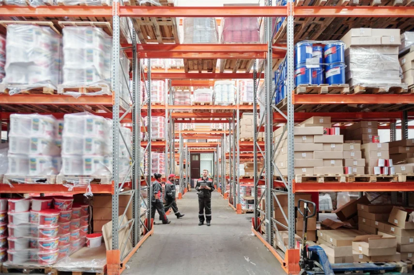 Dlaczego branże logistyczna i produkcyjna oferują coraz więcej możliwości?