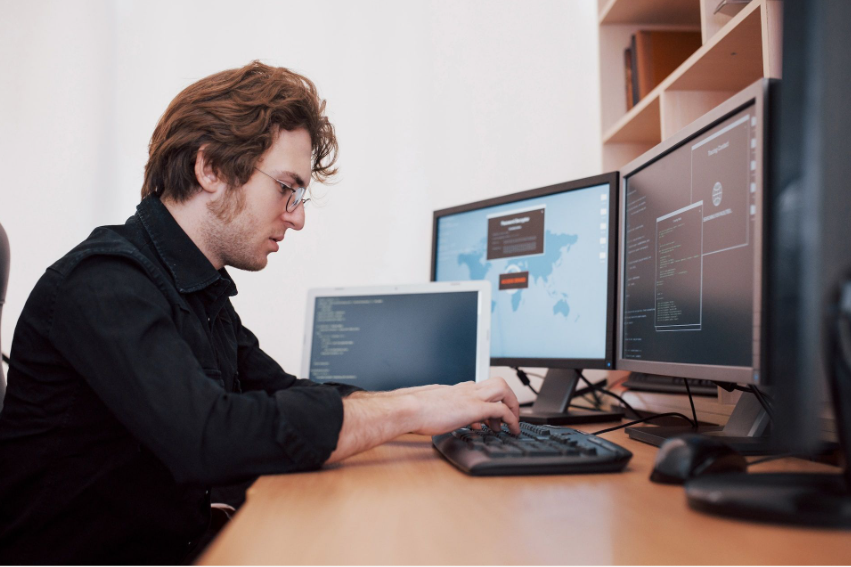 Jak wybrać software house? Przewodnik krok po kroku