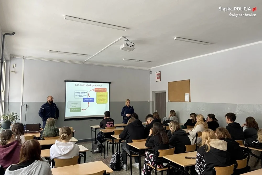 Policjanci rozmawiali ze świętochłowicką młodzieżą o mowie nienawiści
