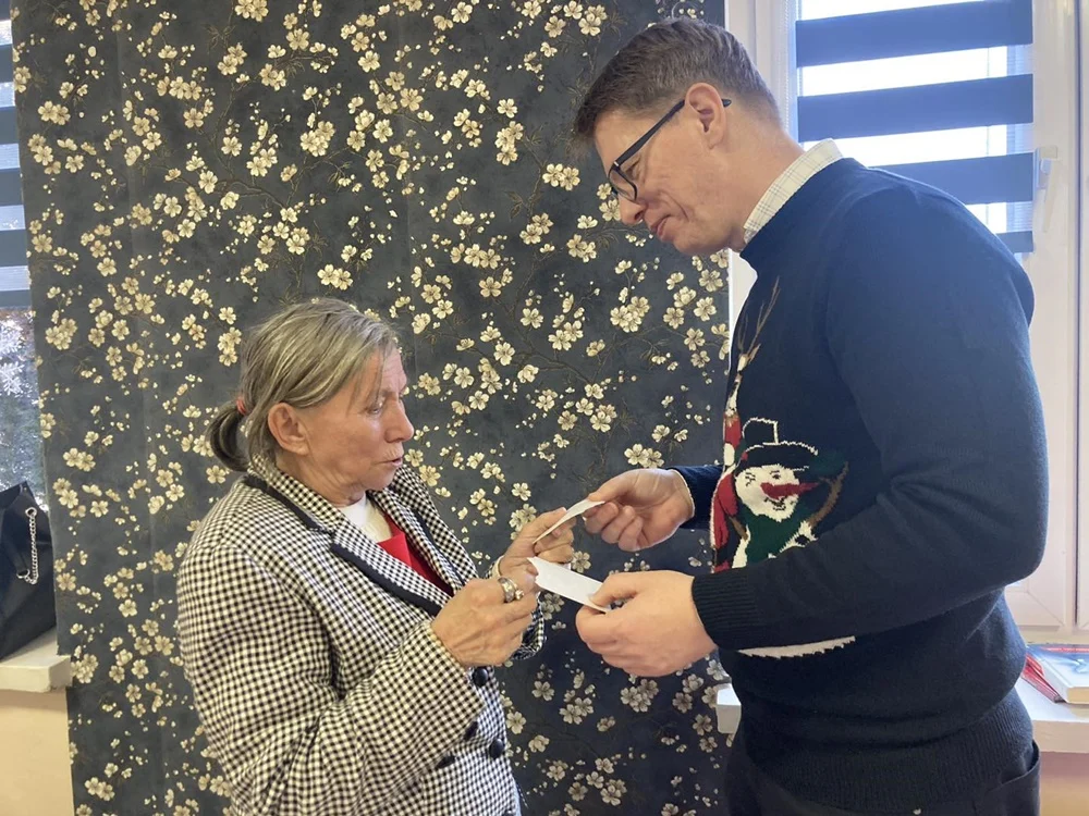 Świąteczne spotkanie z Danielem Begerem. Prezydent pojawił się w Dziennym Domu "Senior +"