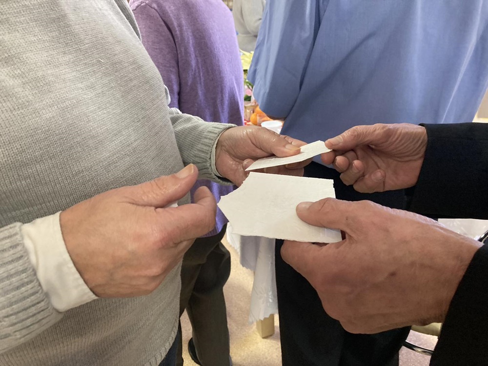 Świąteczne spotkanie z Danielem Begerem. Prezydent pojawił się w Dziennym Domu "Senior +"