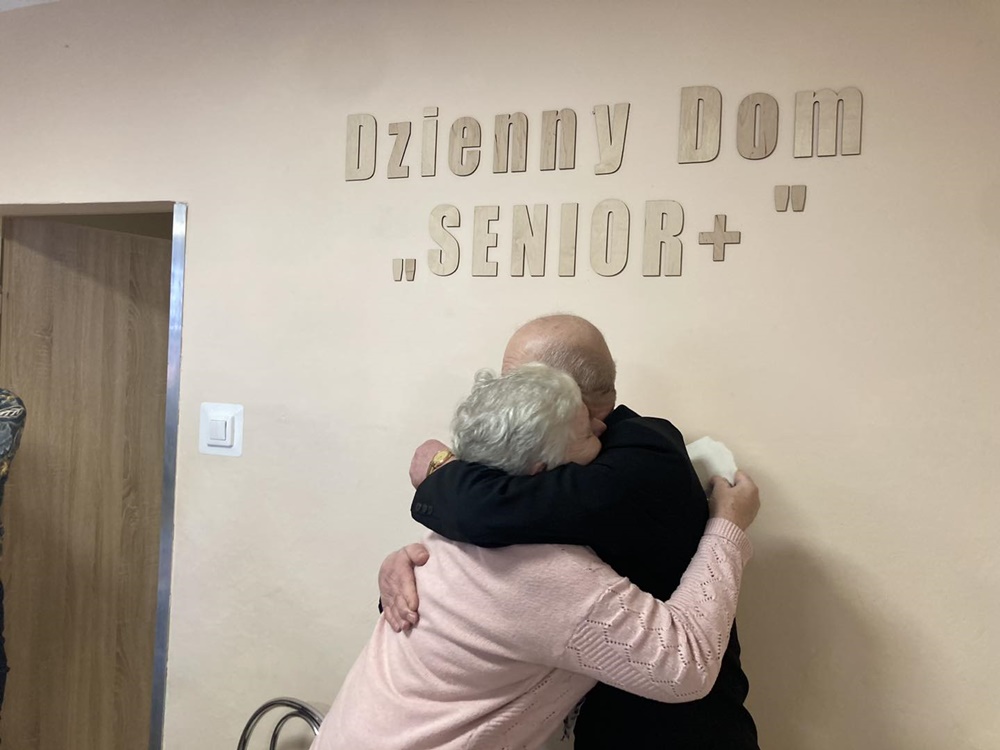 Świąteczne spotkanie z Danielem Begerem. Prezydent pojawił się w Dziennym Domu "Senior +"