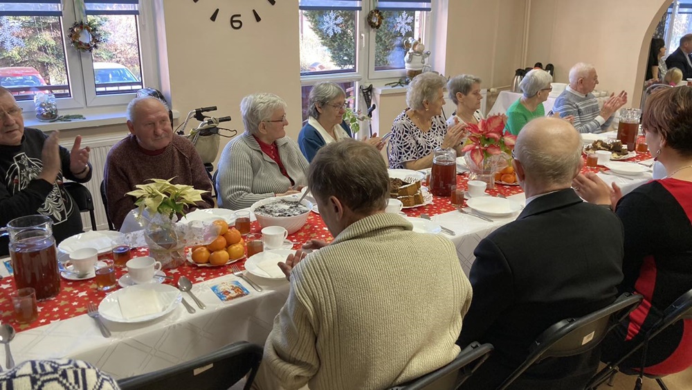 Świąteczne spotkanie z Danielem Begerem. Prezydent pojawił się w Dziennym Domu "Senior +"