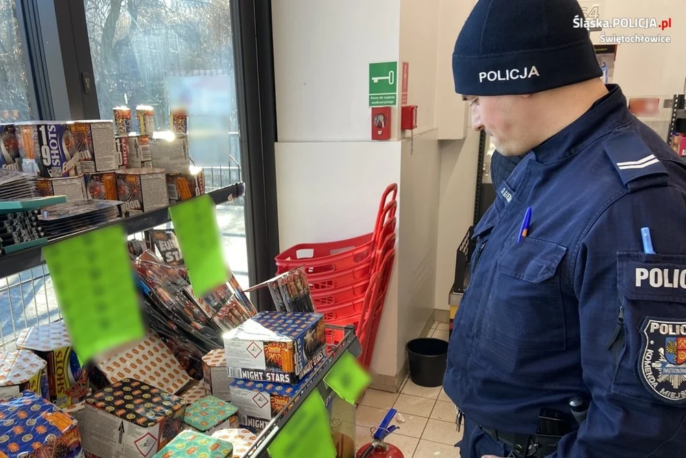 Świętochłowiccy dzielnicowi kontrolują stoiska z fajerwerkami