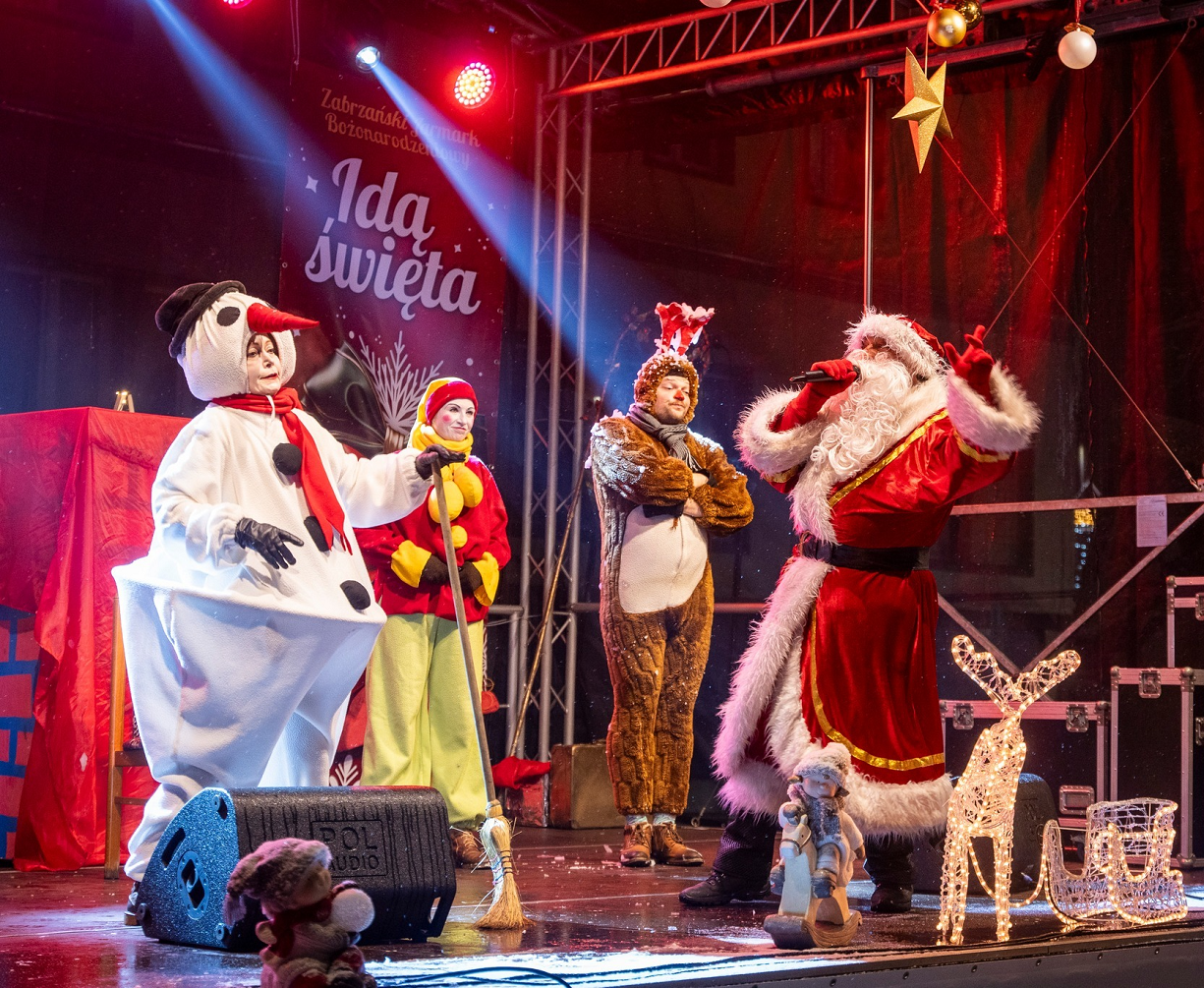 Rozświetlono choinkę na placu Wolności! Najmłodszych zabrzan odwiedził Mikołaj [ZDJĘCIA]