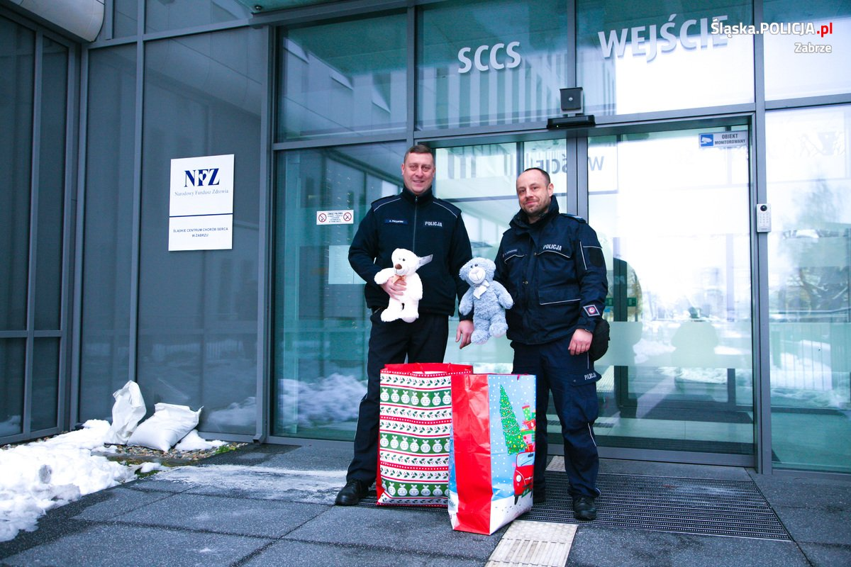 Mikołajkowe misie od zabrzańskich policjantów