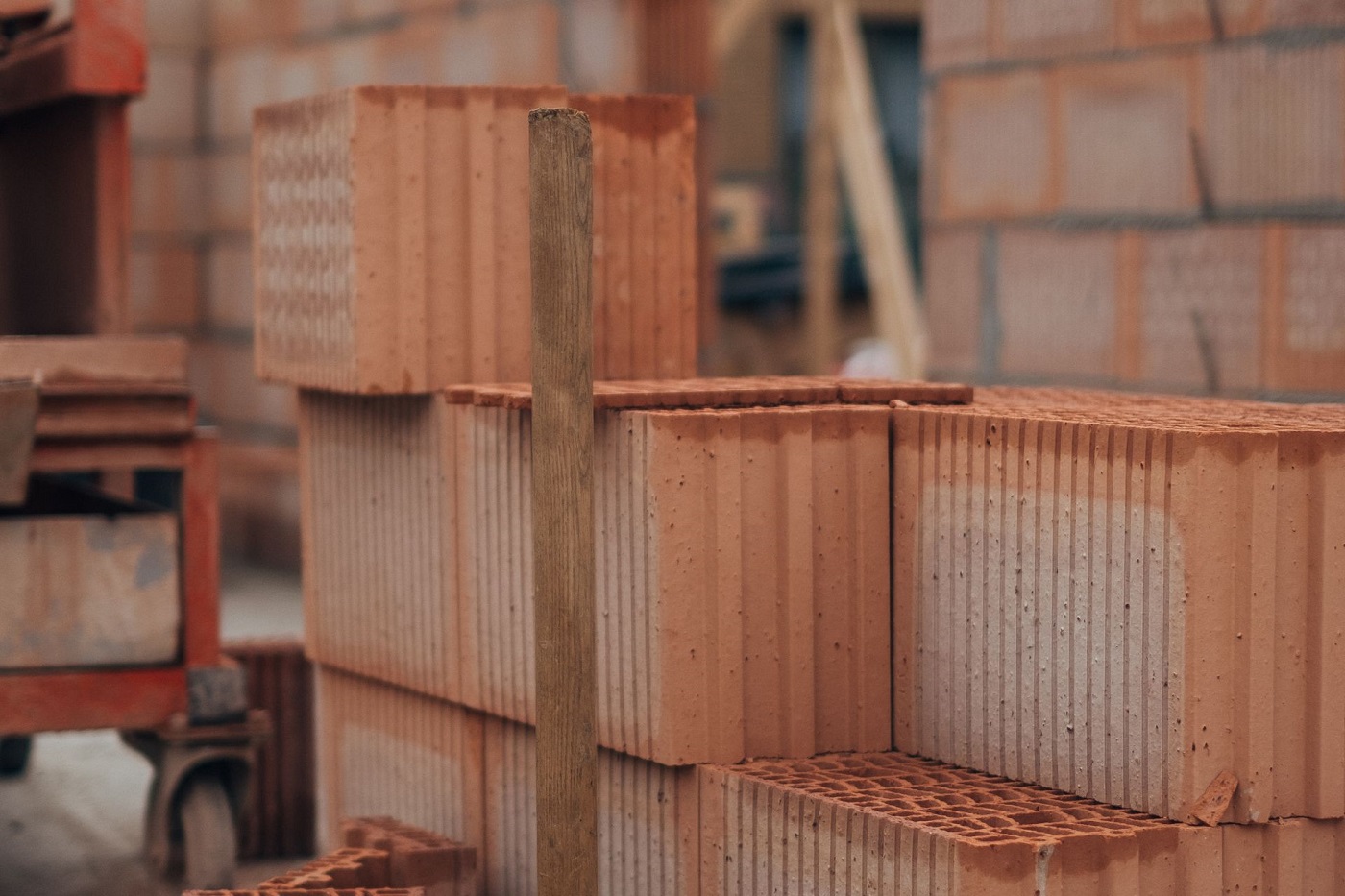 Od marzenia do realizacji: Podstawy budowy domu