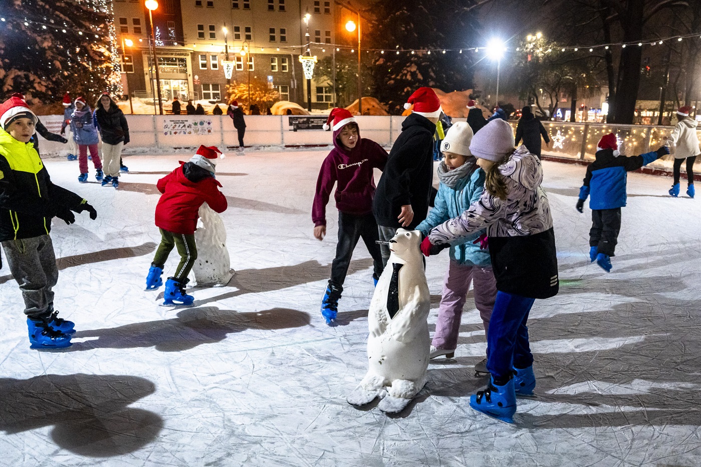 Miejskie lodowisko zaprasza amatorów łyżwiarstwa [CENNIK]