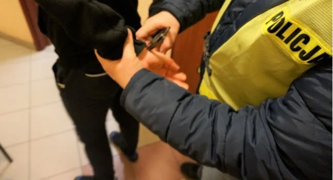 27-latek z Rudy Śląskiej wybił trzy szyby w barze...  Zatrzymany dzięki świadkowi