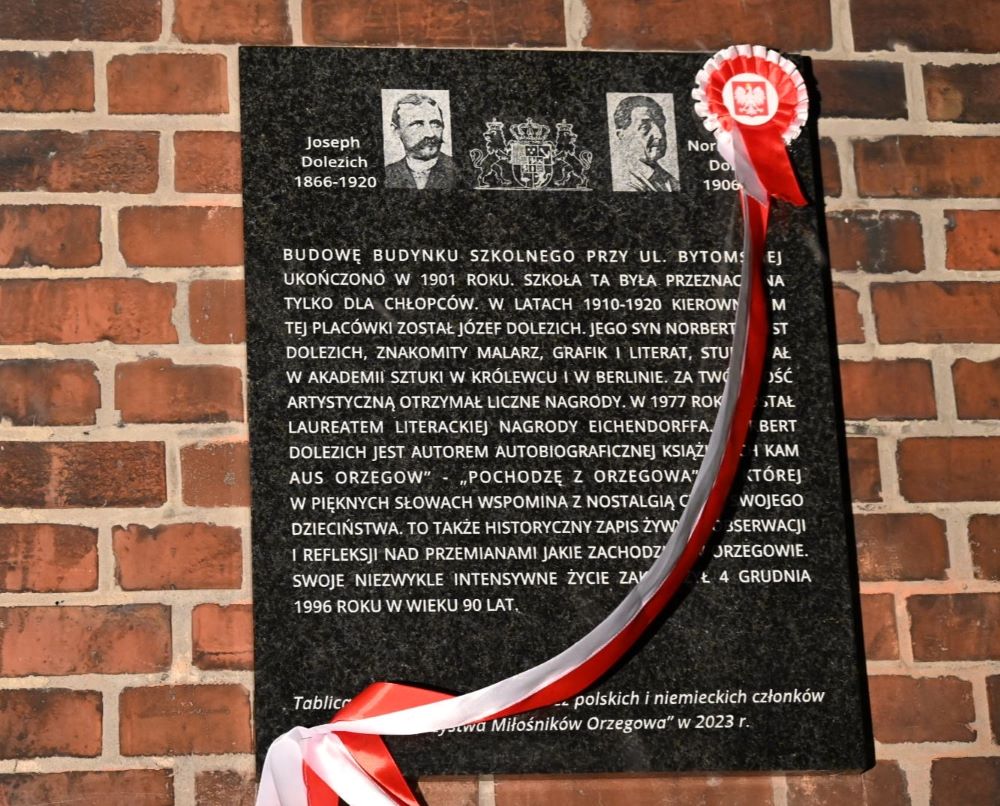 Odsłonięto tablicę ku pamięci Józefa Dolezicha i jego syna Norberta Ernsta Dolezicha