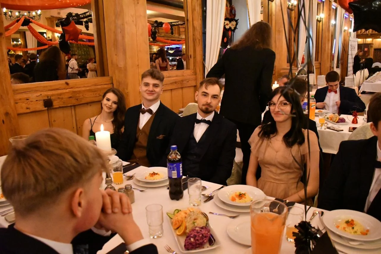 Studniówka uczniów "Kopernika" 55