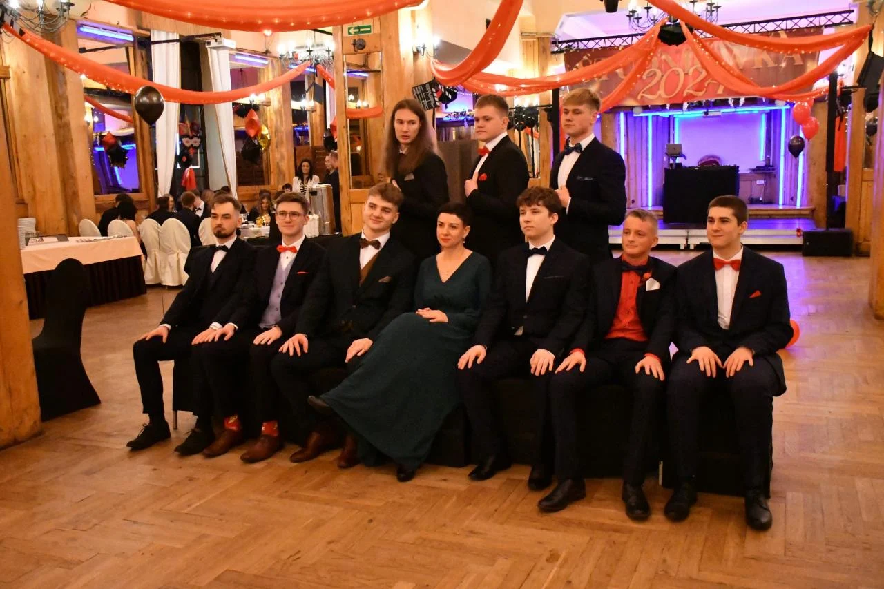 Studniówka uczniów "Kopernika" 63