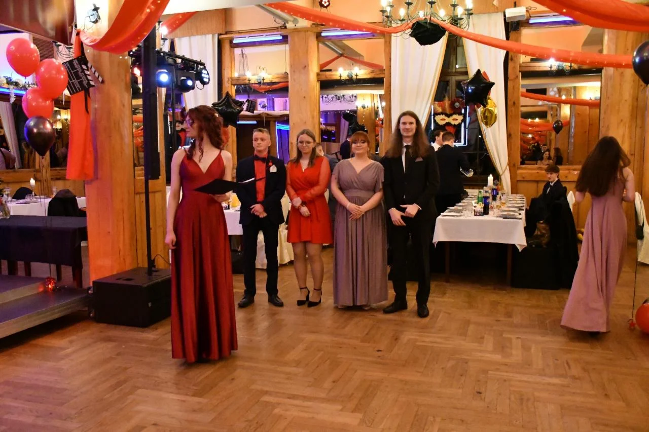 Studniówka uczniów "Kopernika" 77