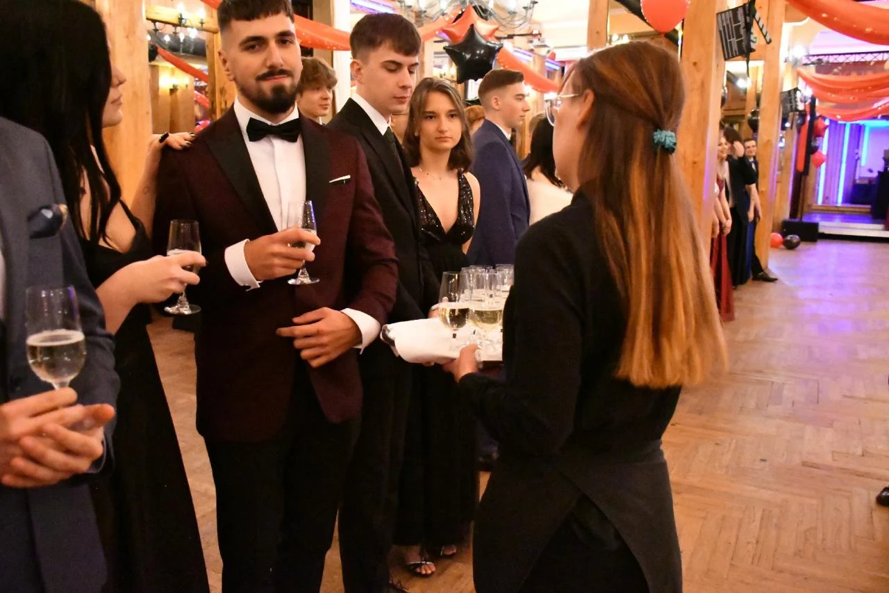 Studniówka uczniów "Kopernika" 83