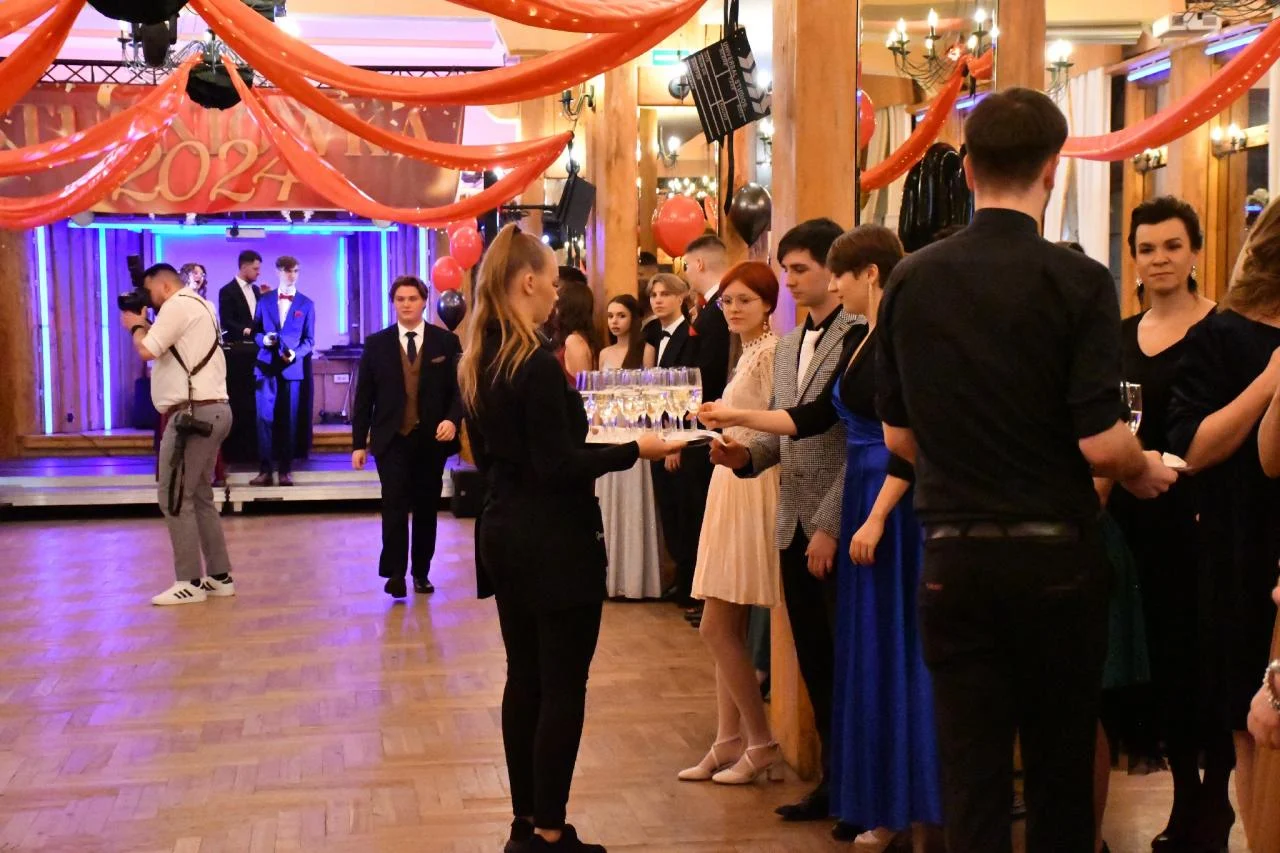 Studniówka uczniów "Kopernika" 84