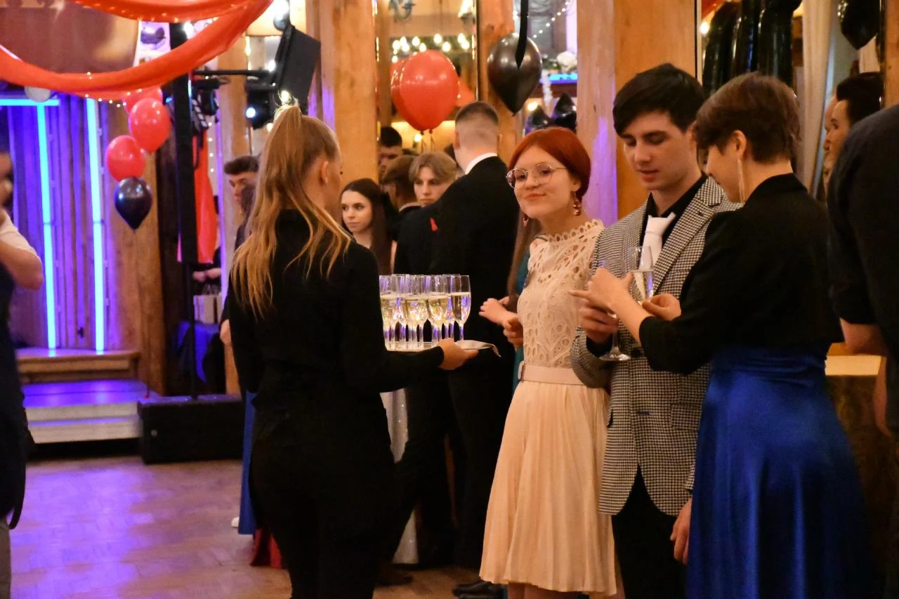 Studniówka uczniów "Kopernika" 85