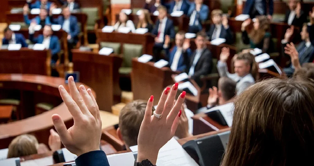 Ambitna młodzież poszukiwana! Nabory do Młodzieżowego Sejmiku Województwa Śląskiego